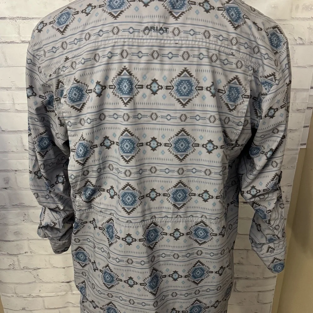 Ariat Size Large Vented Outbound Moon Mist Aztec Button Down Classic Shirt‎